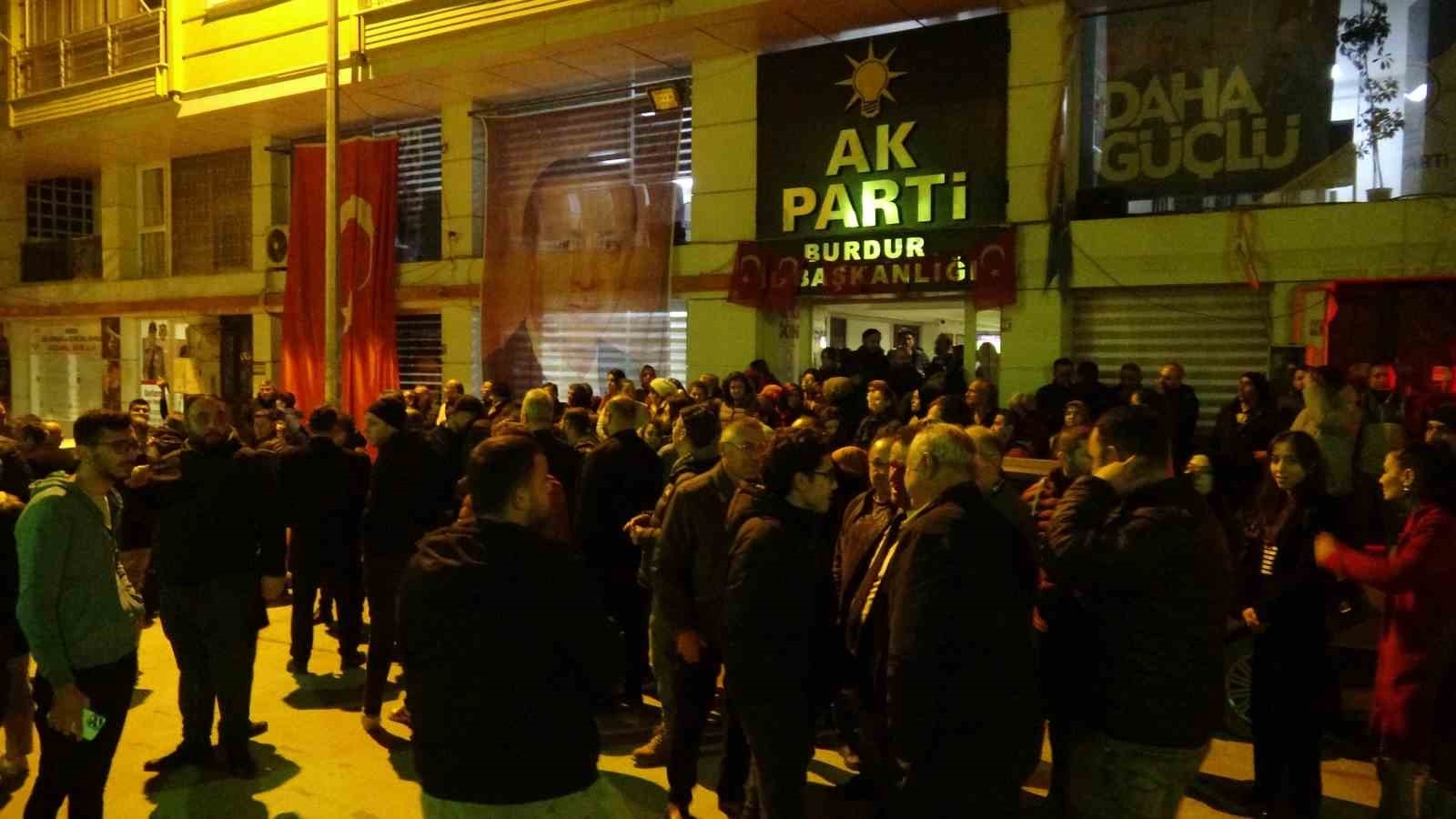 Burdur'da AK Parti Belediye Başkan Adayı Şimşek'e coşkulu karşılama