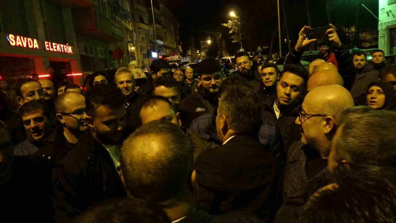 Burdur'da AK Parti Belediye Başkan Adayı Şimşek'e coşkulu karşılama
