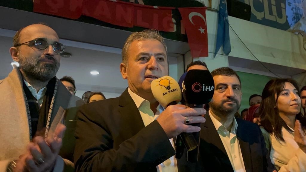 Burdur'da AK Parti Belediye Başkan Adayı Şimşek'e coşkulu karşılama