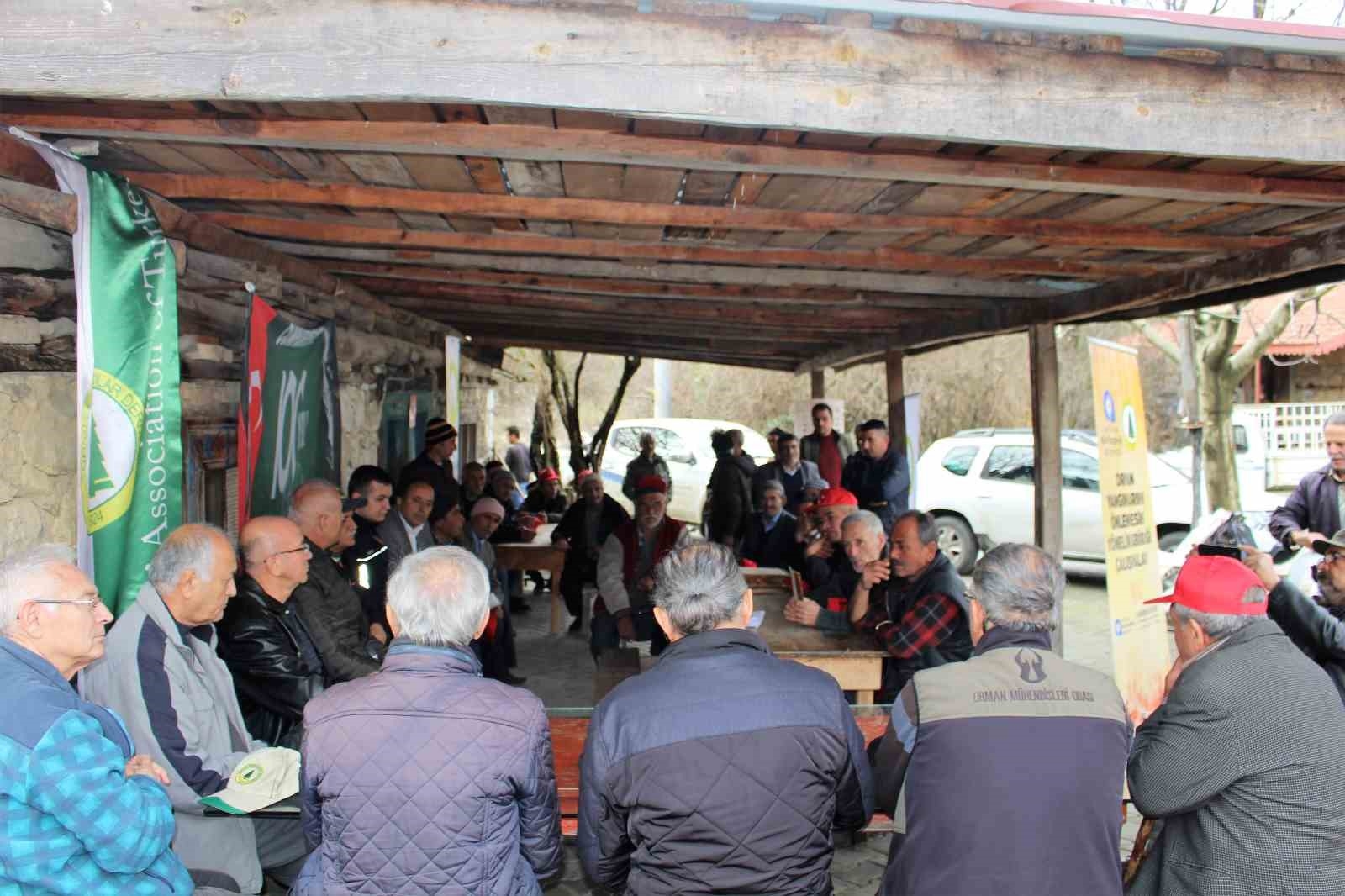 Büyükşehir Belediyesi'nin orman köylüsüne yangın eğitimi sürüyor