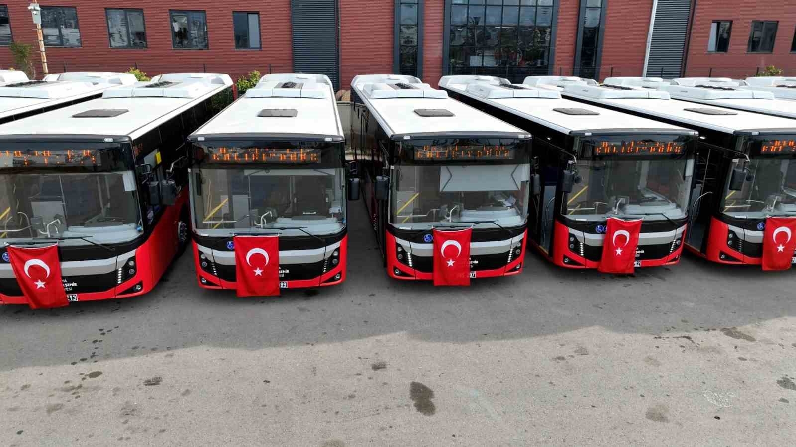 Büyükşehir toplu taşıma filosuna 20 yeni otobüs daha kattı