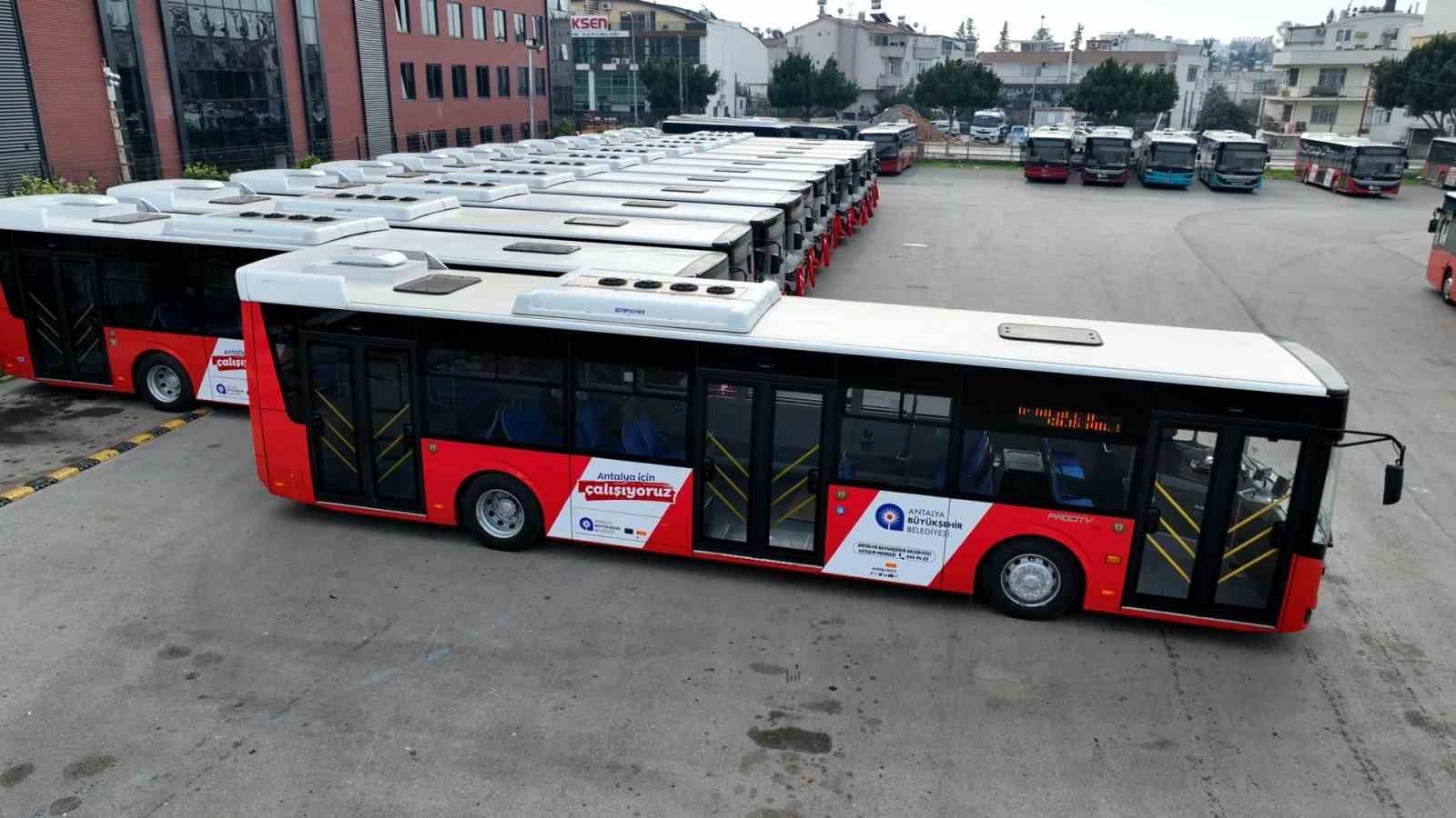 Büyükşehir toplu taşıma filosuna 20 yeni otobüs daha kattı