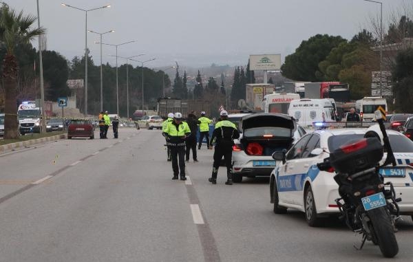 Denizli'de, karayolunda otomobilin çarptığı yaya öldü
