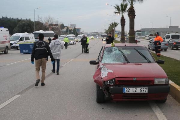 Denizli'de, karayolunda otomobilin çarptığı yaya öldü