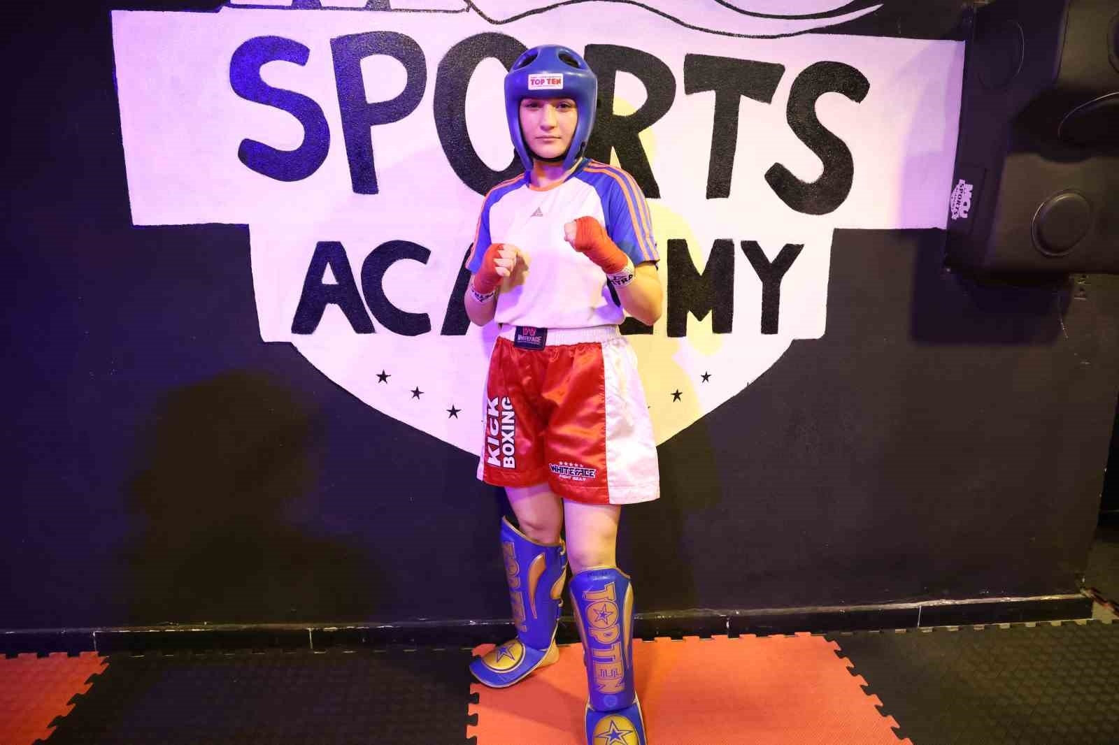 Depremin psikolojisini boks ringinde atlatan gençler, şampiyonluk için ter döküyor