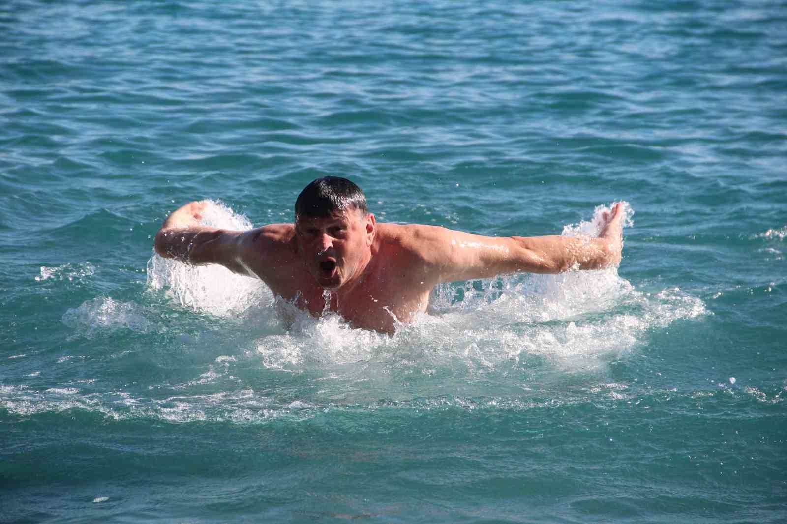 Doğuda kar esareti, Antalya'da 20 derece hava