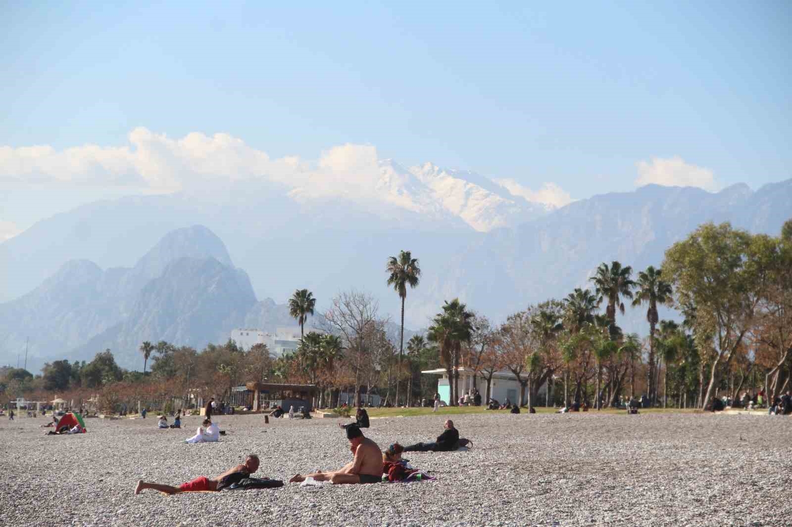 Doğuda kar esareti, Antalya'da 20 derece hava