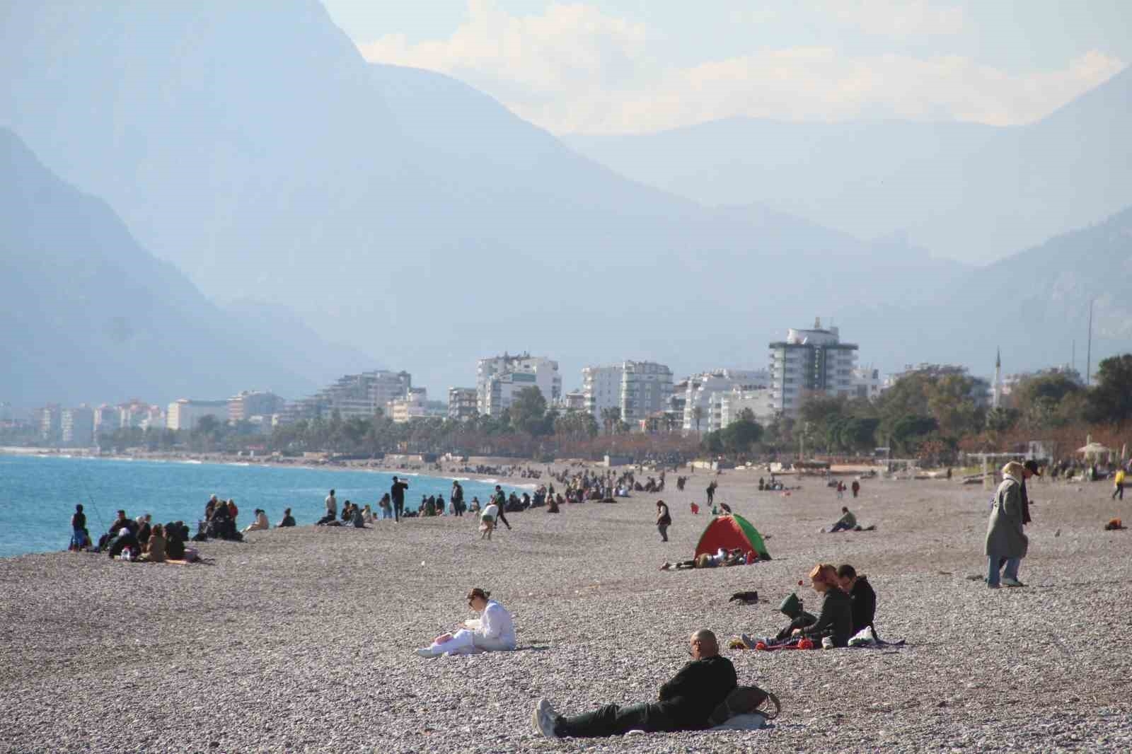 Doğuda kar esareti, Antalya'da 20 derece hava