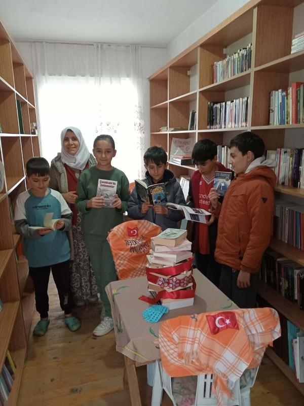 Doğup, büyüdüğü mahalleye kütüphane kurdu