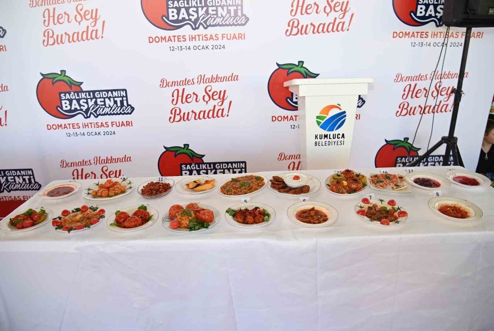 Domates temalı yemek yarışmasında birincilik için hünerlerini sergilediler