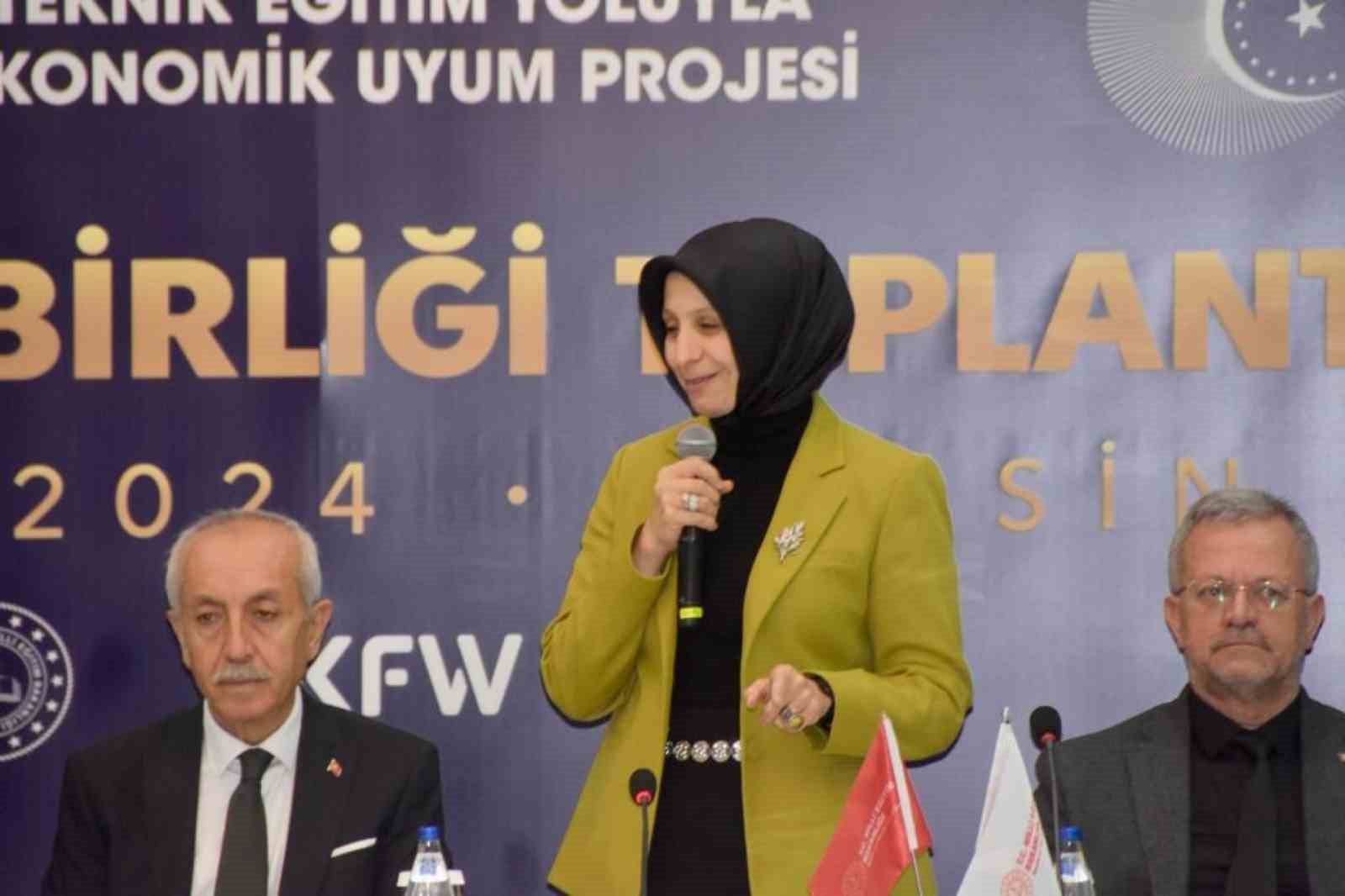 Durmuş: "Her çocuğun başarı hikayesi olması için çabalıyoruz"