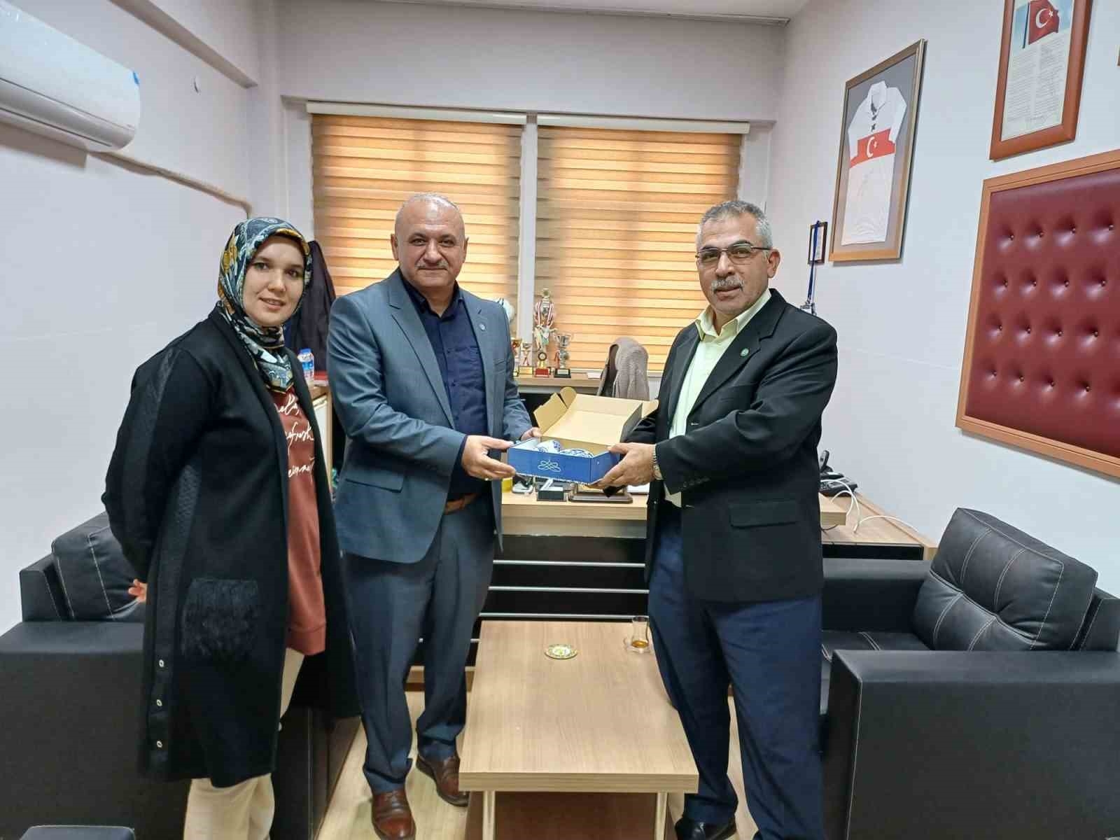 Eğitim Bir Sen'den üyelere jest