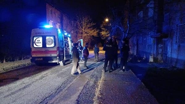 Emekli polis evinde ölü bulundu