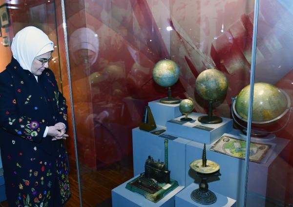 Emine Erdoğan, 'Maarif: Türk Eğitim Tarihi Sergisi'ni gezdi