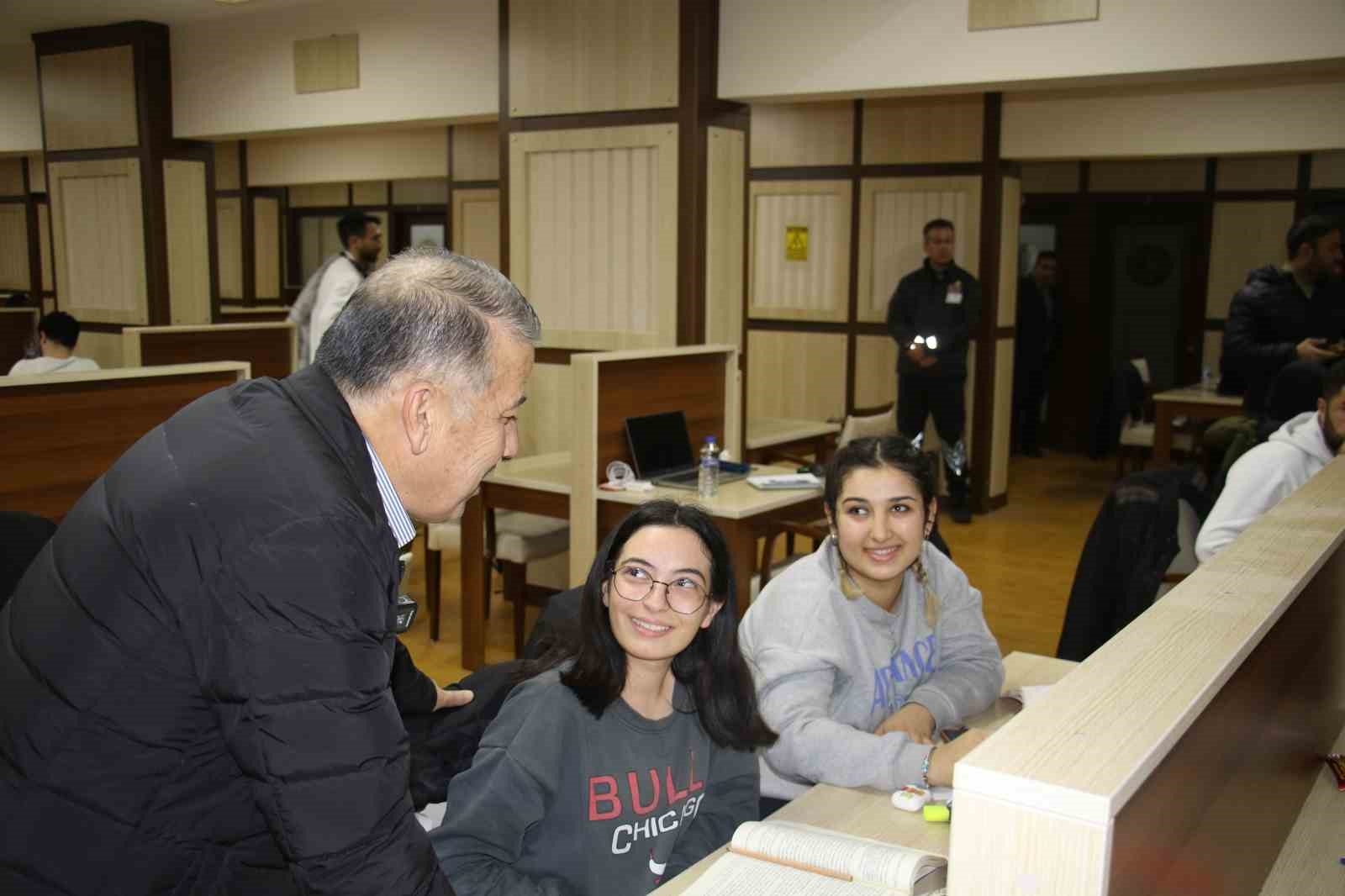 Final haftasında rektörden öğrencilerine moral