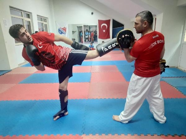 Gündüz sanayide gece ringde