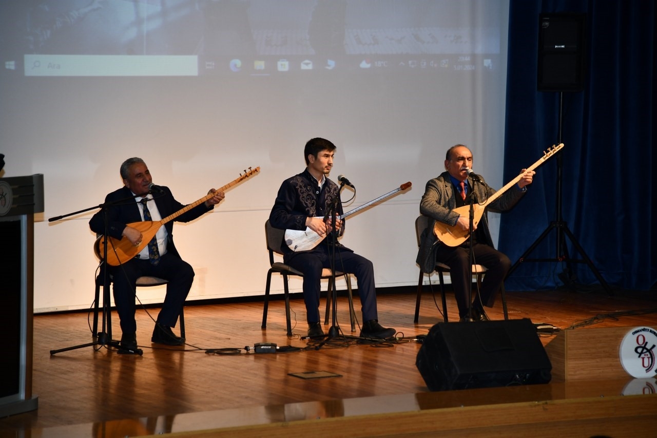 Halk ozanından Devlet Bahçeli'ye "Devlet geliyor devlet" türküsü