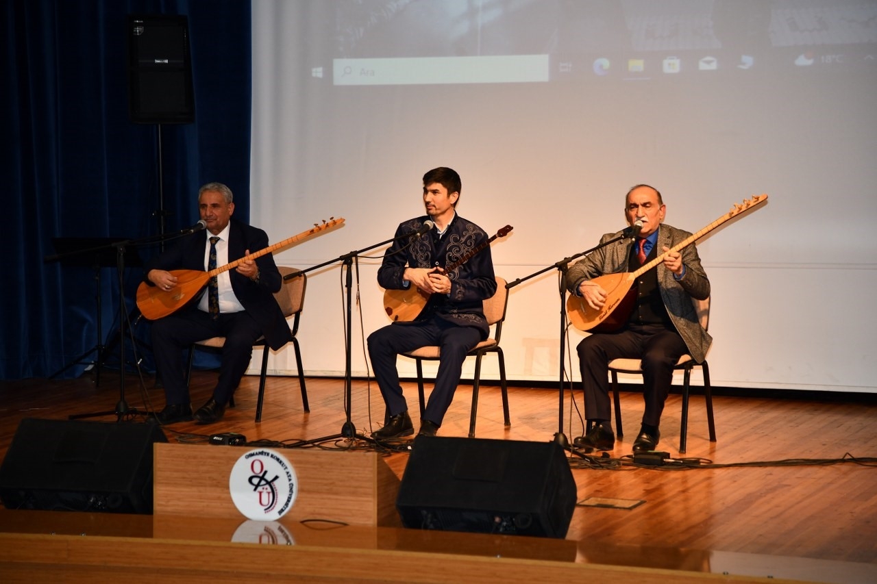 Halk ozanından Devlet Bahçeli'ye "Devlet geliyor devlet" türküsü