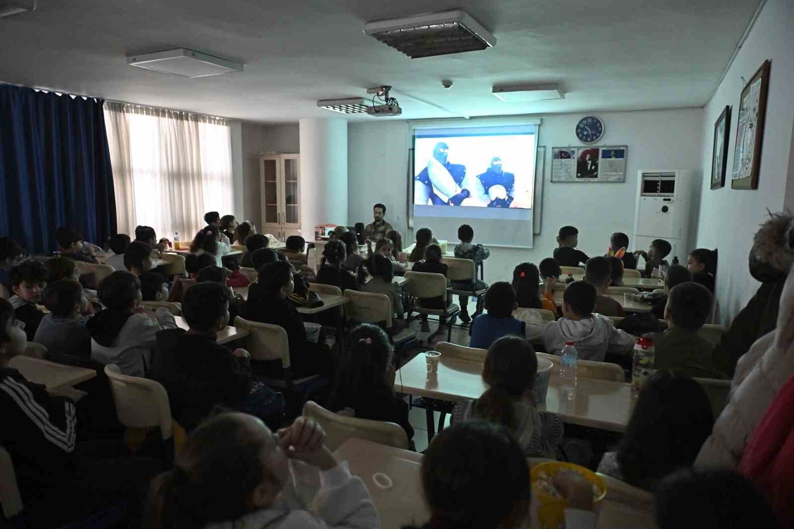 Hem eğlenip hem öğreniyorlar