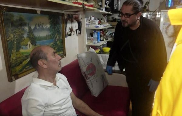 İş yerinde hareketsiz bulundu, sağlık ekibi uyandırınca, 'Ben ölmedim mi' dedi 