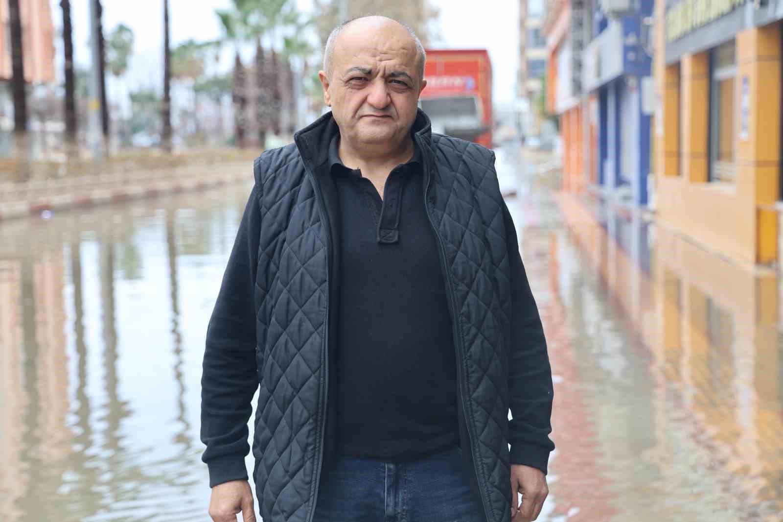 İskenderun'da sağanak yağışlar esnafı olumsuz etkiledi