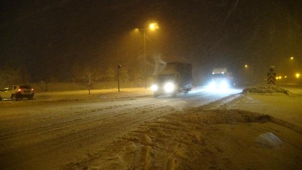 Kar yağışı aksaklıklara yol açıyor