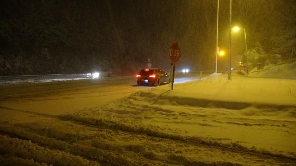 Kar yağışı aksaklıklara yol açıyor