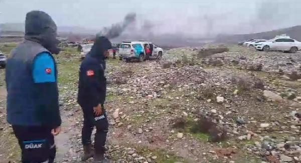 Kayıp çiftçinin, telefonunun ardından bugün de nehirde şalvarı bulundu