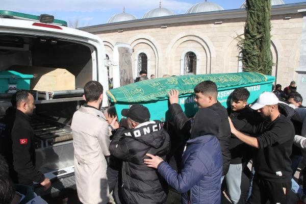Kazadan 37 gün sonra ölen yağlı güreş sporcusu son yolculuğuna uğurlandı