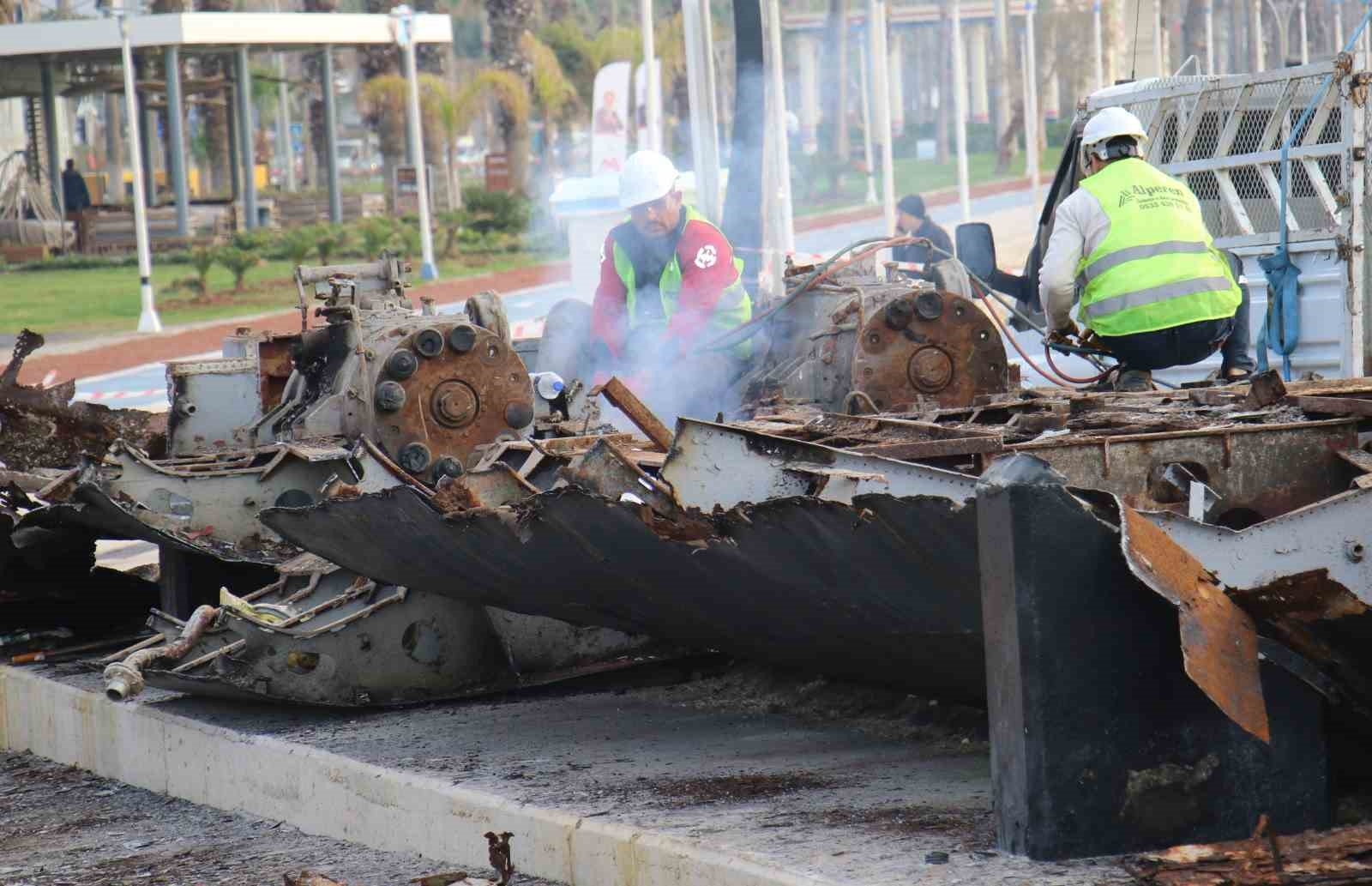 Kıbrıs Barış Harekatı'nda görev alan savaş gemisi ömrünü tamamladı