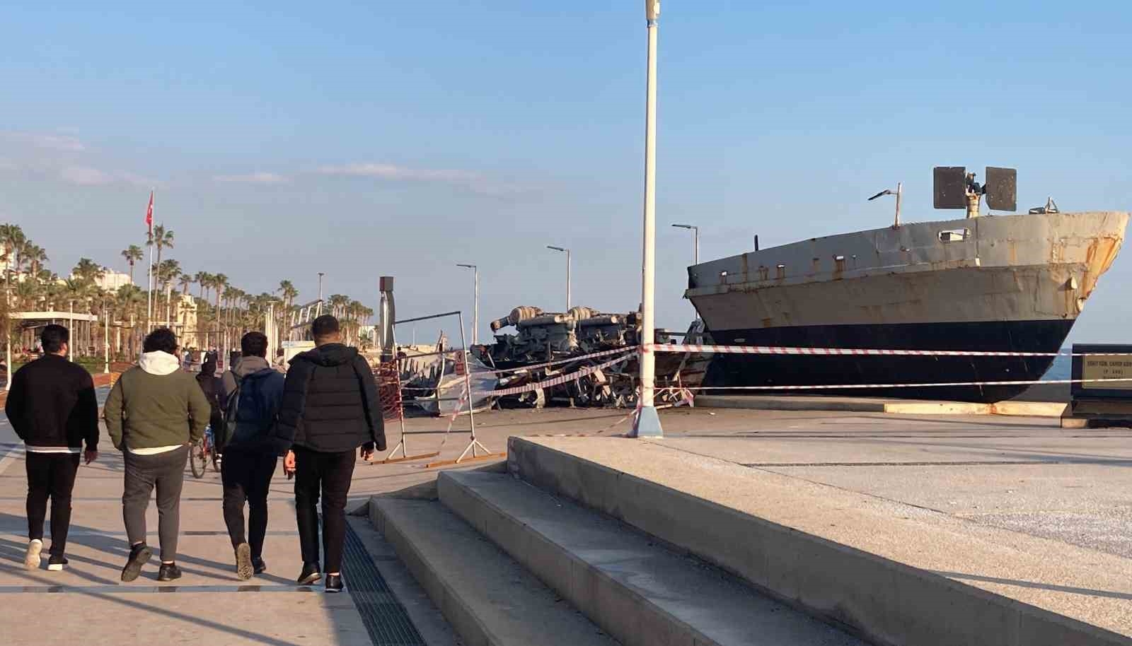 Kıbrıs Barış Harekatı'nda görev alan savaş gemisi ömrünü tamamladı