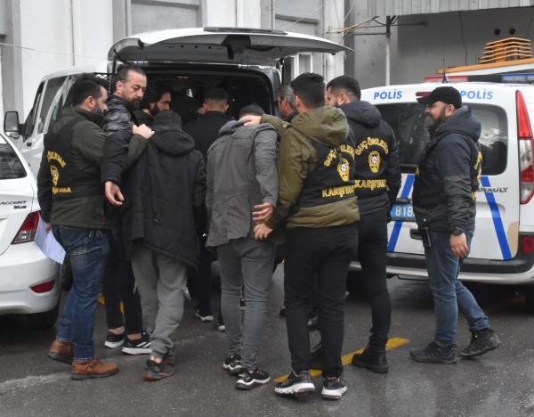Kız kaçırma meselesinden husumetli ailelerin çatışmasında 8 şüpheli adliyede