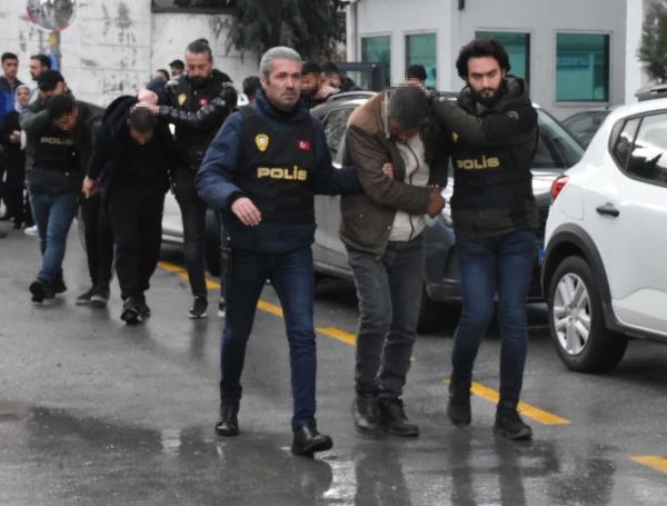 Kız kaçırma meselesinden husumetli ailelerin çatışmasında 8 şüpheli adliyede