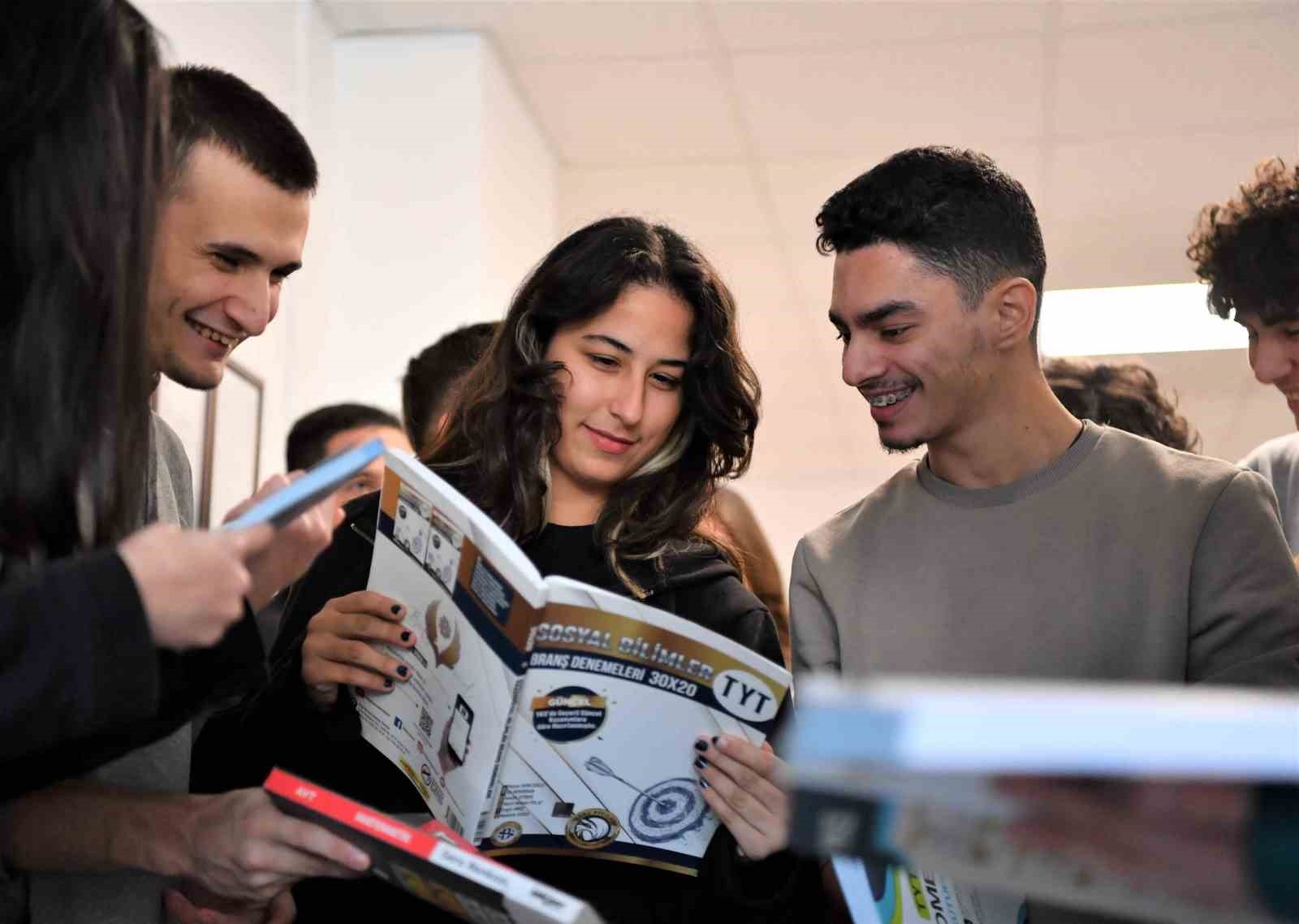 Konyaaltı'nda atıl kitap kampanyası büyüyor