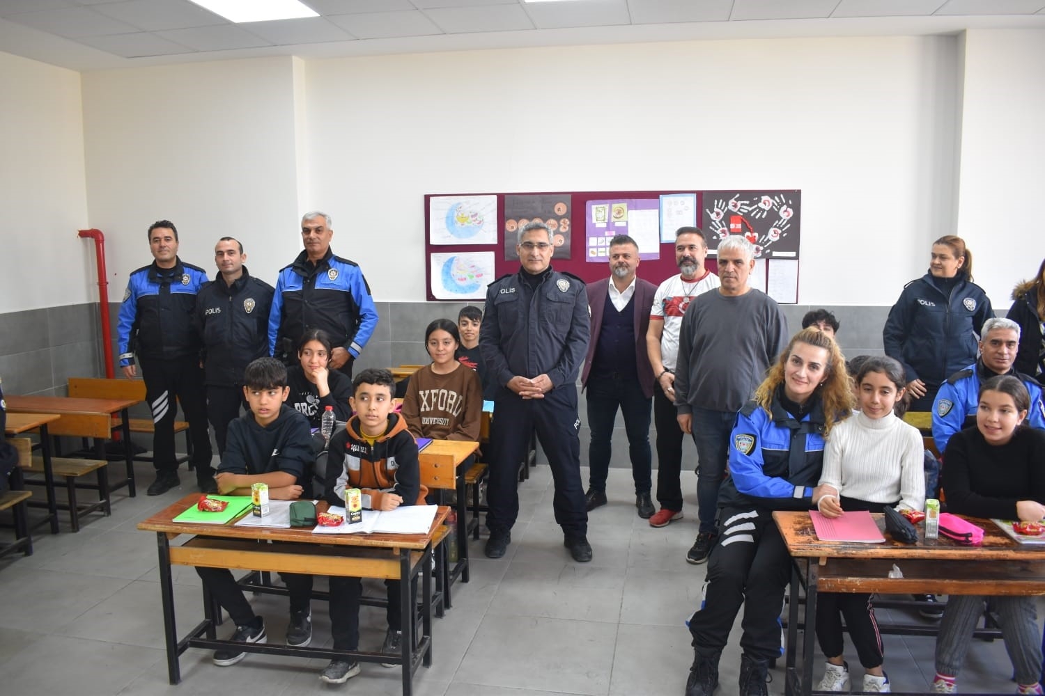 Mersin polisi öğrencilerle bir araya geldi