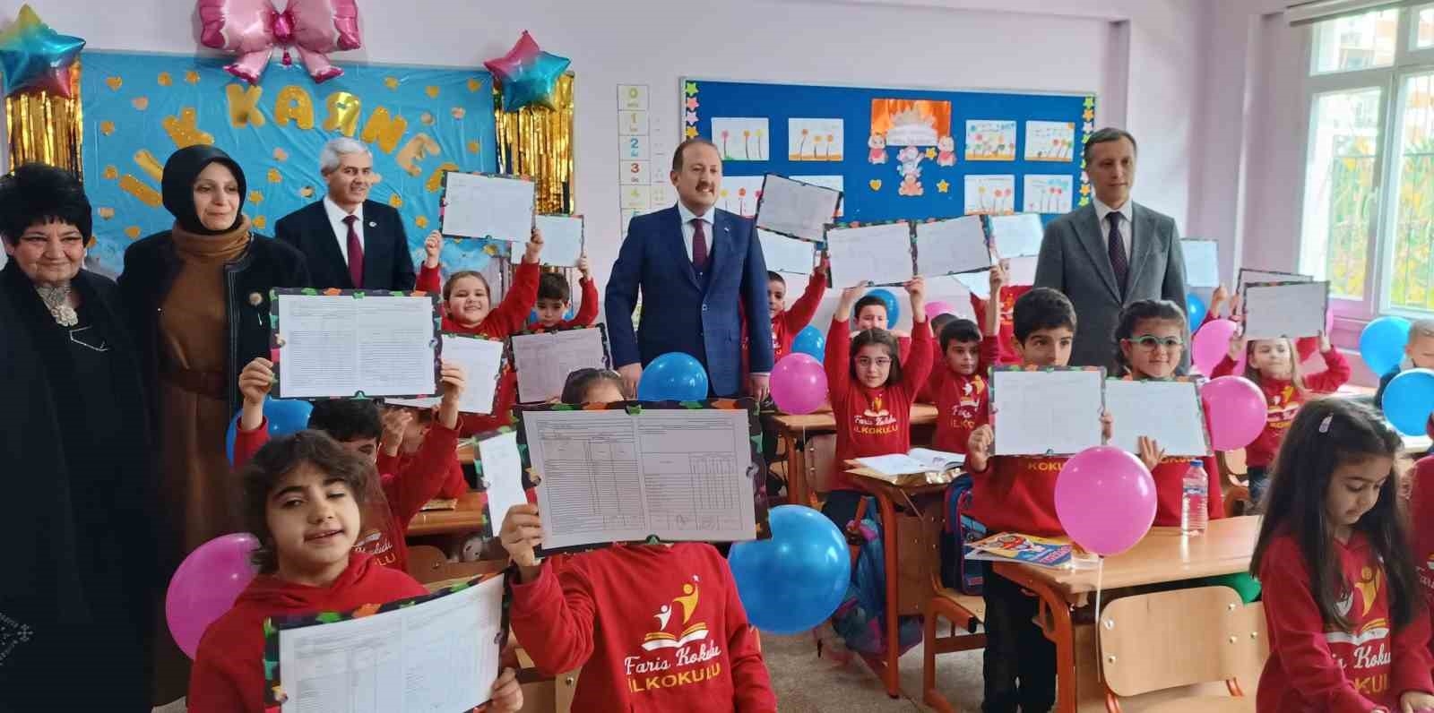 Mersin'de 435 bin öğrenci karne aldı
