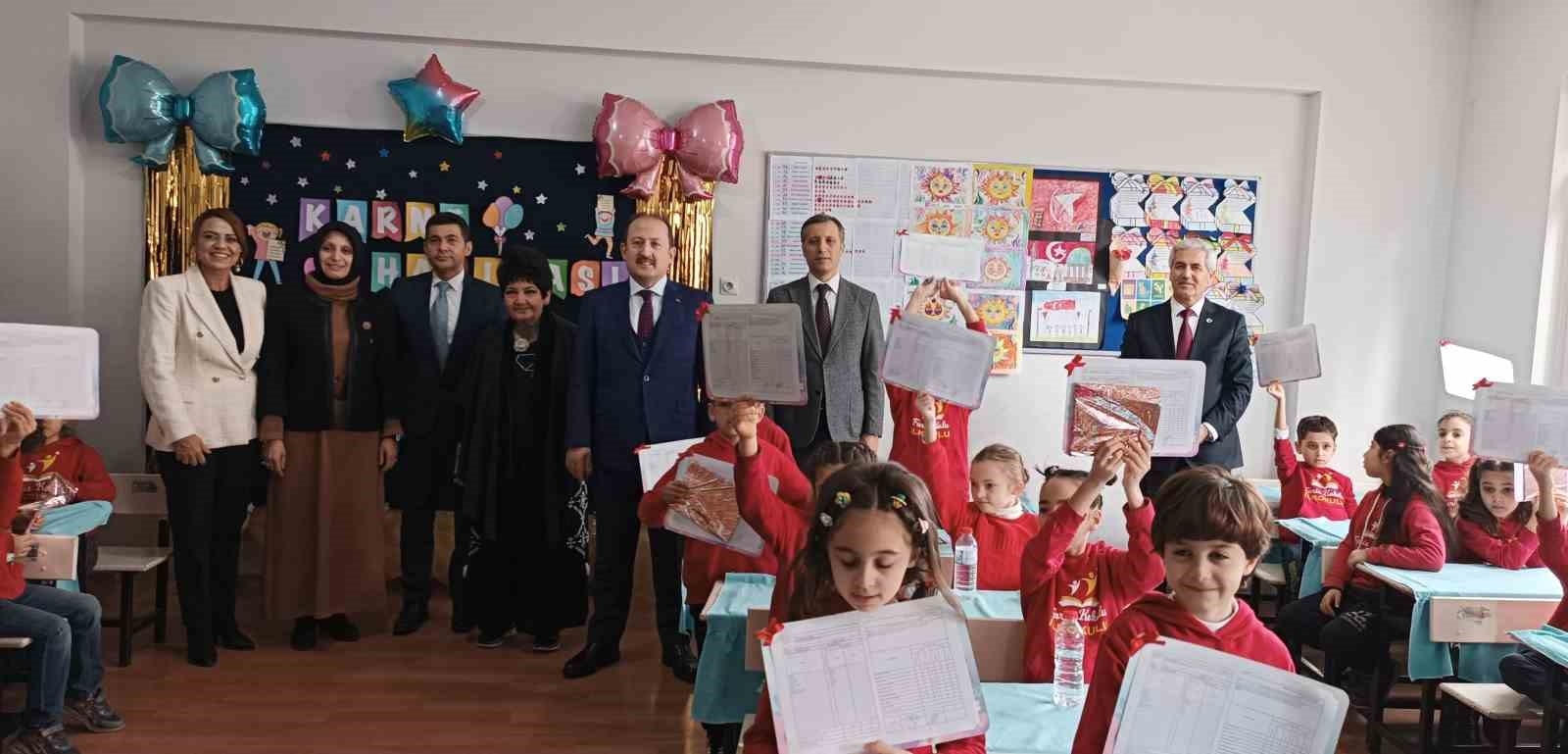 Mersin'de 435 bin öğrenci karne aldı
