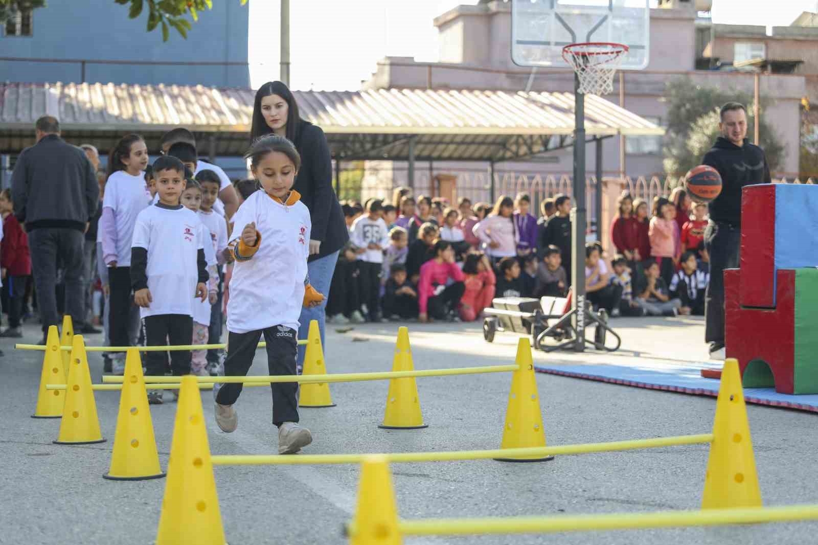 Mersin'de sporbüs ile çocuklar sporla buluşuyor