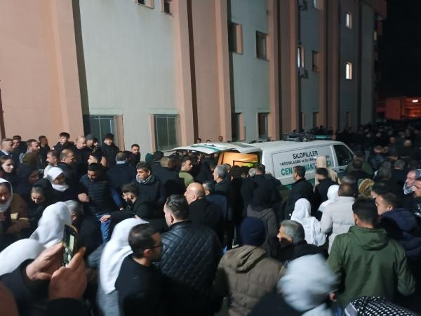 Mersin'deki otobüs kazasında ölen 9 kişiden 2'si Silopi'de toprağa verildi