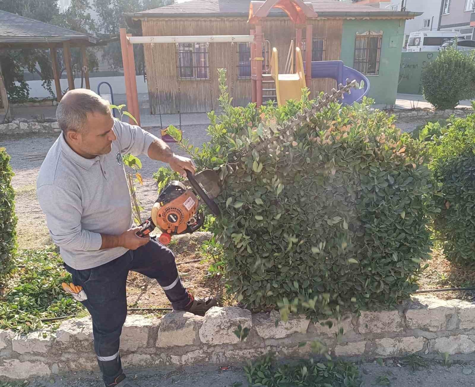 Mut'ta park ve bahçelerin kışlık bakımı devam ediyor