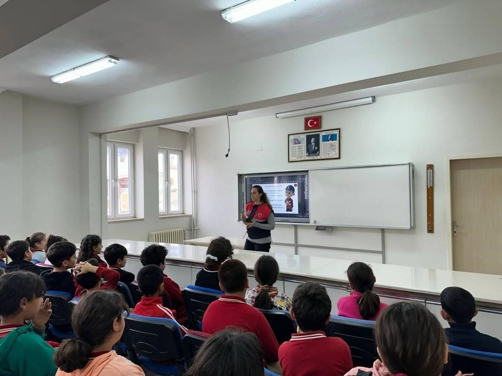 Öğrencilere siber farkındalık eğitimi