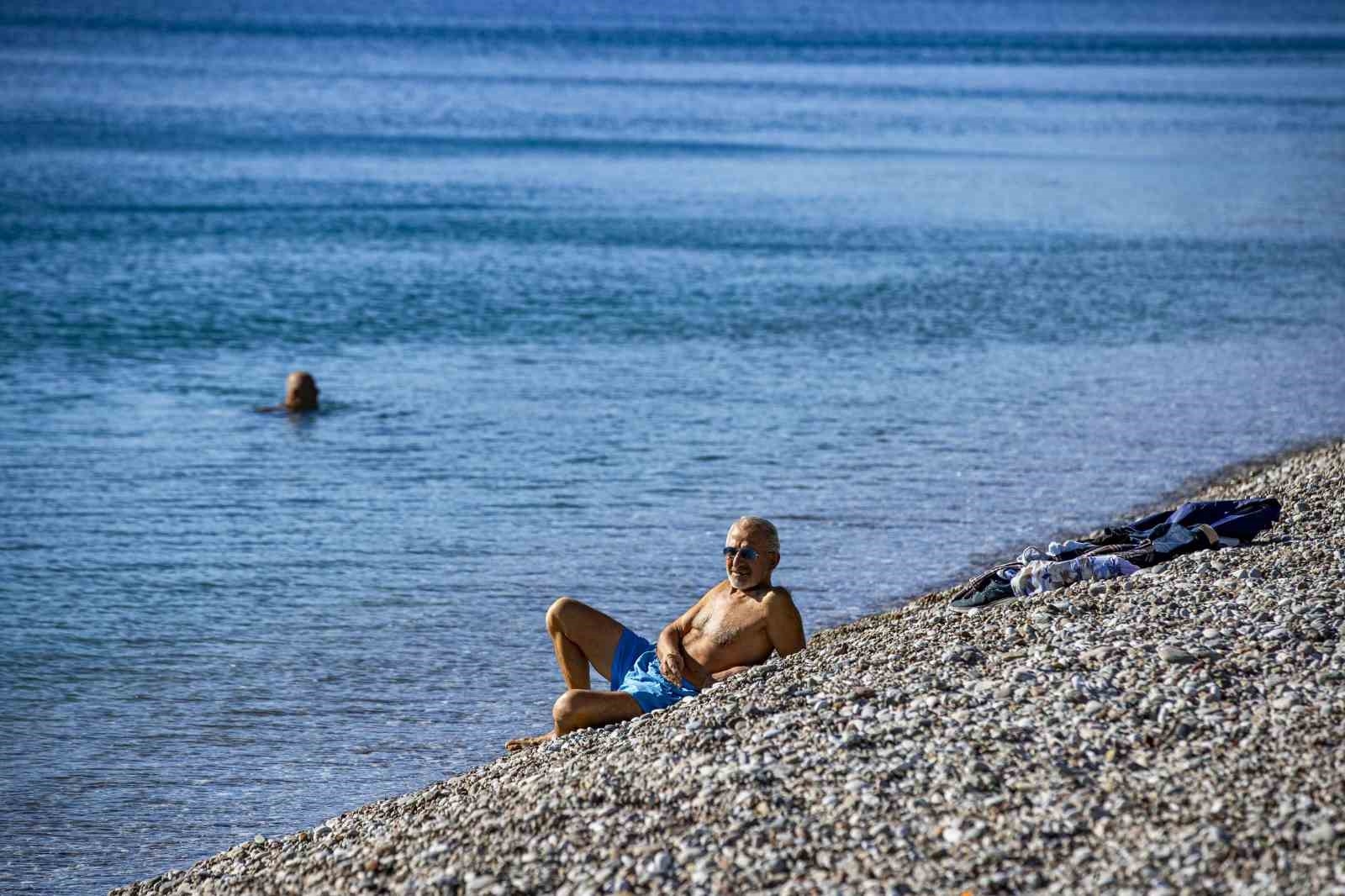 Onu görenler boğuldu sanıp, polisi arıyor !