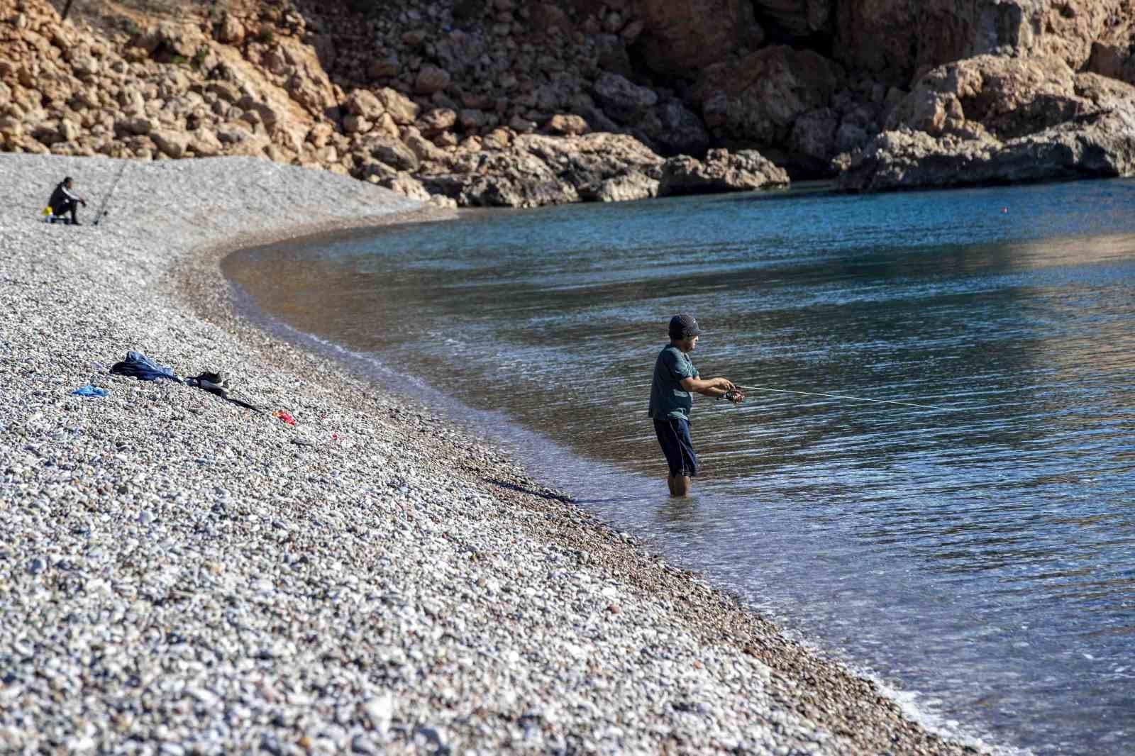 Onu görenler boğuldu sanıp, polisi arıyor !