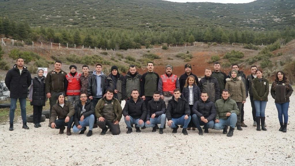 Orman muhafaza memurlarına silah kullanma eğitimi