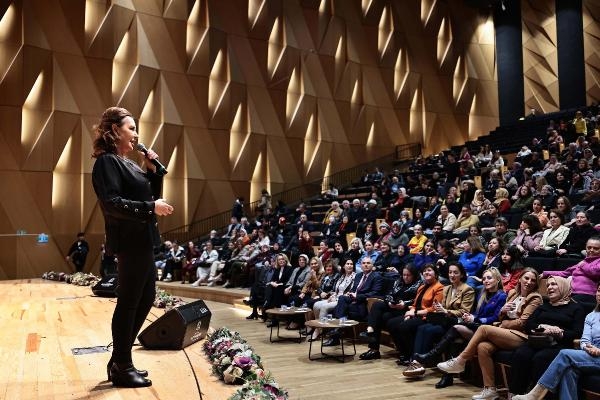 Oyuncu Perihan Savaş, Denizlili kadınlarla buluştu