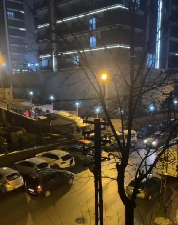 Park halindeki otomobilde oturan baba ve oğluna silahlı saldırı