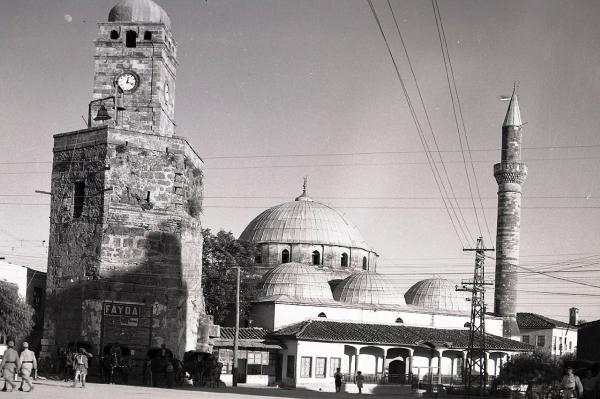 Saat kulesinin kayıp saatinin yerine, 100 yıllık 'ikizi' takılacak