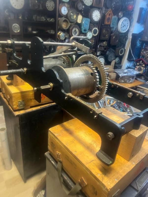Saat kulesinin kayıp saatinin yerine, 100 yıllık 'ikizi' takılacak