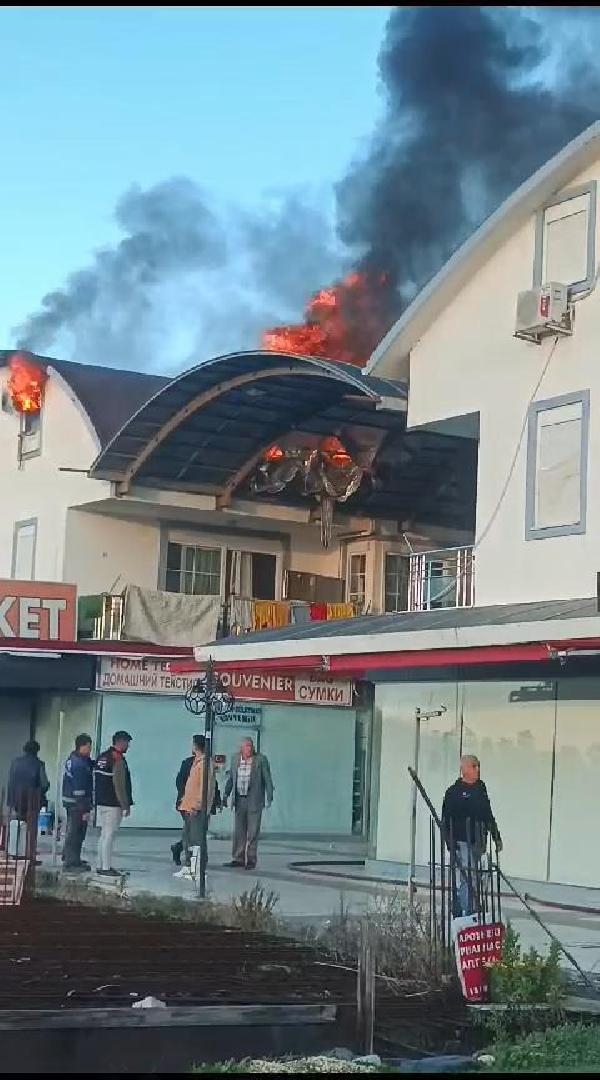 Serik'te, pasajın üst katındaki bir evde çıkan yangın korkuttu