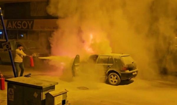Seyir halindeyken alev alan otomobildeki 4 kişi ölümden döndü